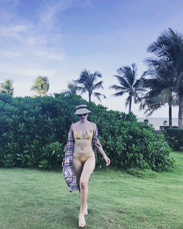 Loạt ảnh bikini nóng bỏng mắt’ của ca sĩ Phương Linh-9