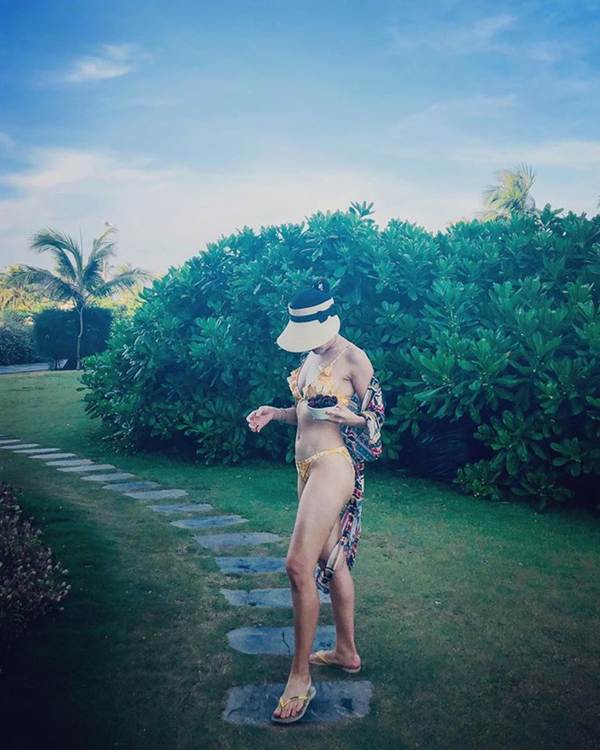 Loạt ảnh bikini nóng bỏng mắt’ của ca sĩ Phương Linh-10