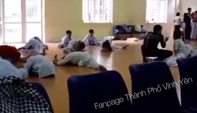 Thầy dạy võ thị phạm chiêu thức lên người học sinh khiến nhiều người phẫn nộ-4