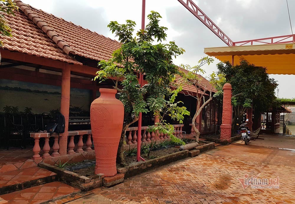 Biệt phủ bằng gốm đỏ có 1 không 2 Việt Nam của đại gia miền Tây-19