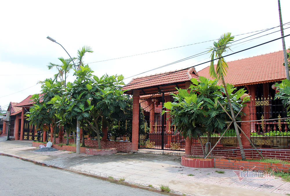 Biệt phủ bằng gốm đỏ có 1 không 2 Việt Nam của đại gia miền Tây-20