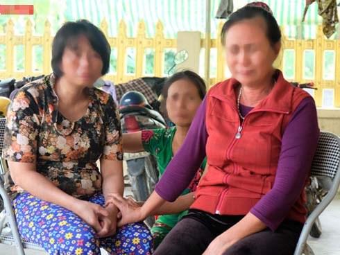 Nước mắt ngày trùng phùng của người phụ nữ sau 25 năm bị bán làm