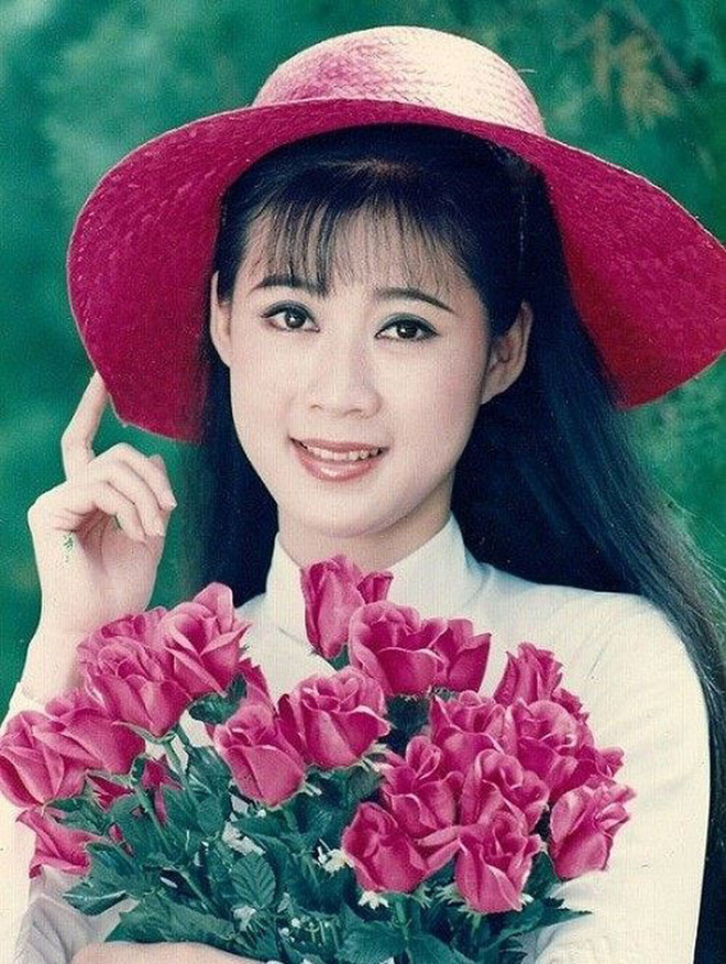 Sự nổi tiếng khủng khiếp của Diễm Hương: Khán giả đứng đầy ban công khách sạn, Quyền Linh nhìn từ xa 20 mét-4