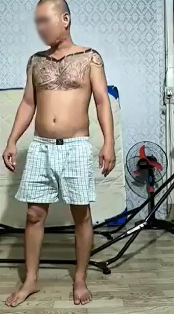 Kinh hoàng clip chồng đặt điện thoại quay cảnh đánh đập vợ như kẻ thù chỉ vì... vợ đi sinh nhật bạn về muộn-1