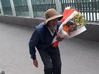 Hình ảnh người ông lưng còng lặng lẽ ôm hoa đến tặng cháu gái trong lễ tốt nghiệp khiến nhiều người rưng rưng