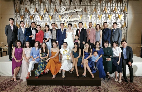 Chuyện hi hữu: Cô nàng 20 tuổi nên duyên cùng trai tân 70 tuổi, hôn lễ xa hoa bậc nhất, hồi môn lên tới 15 tỷ-6