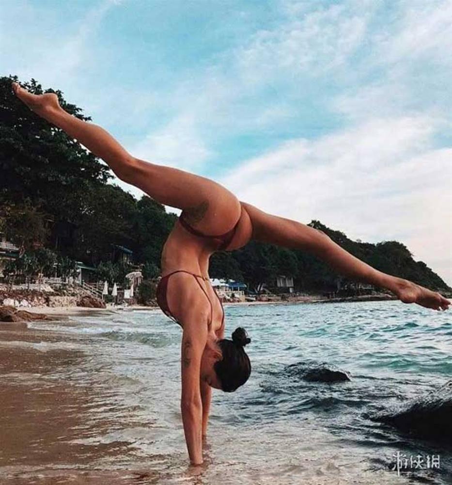 Người phụ nữ Nga có cặp giò dài gần nhất thế gian, lấy chân đóng cốp xe điệu nghệ-10