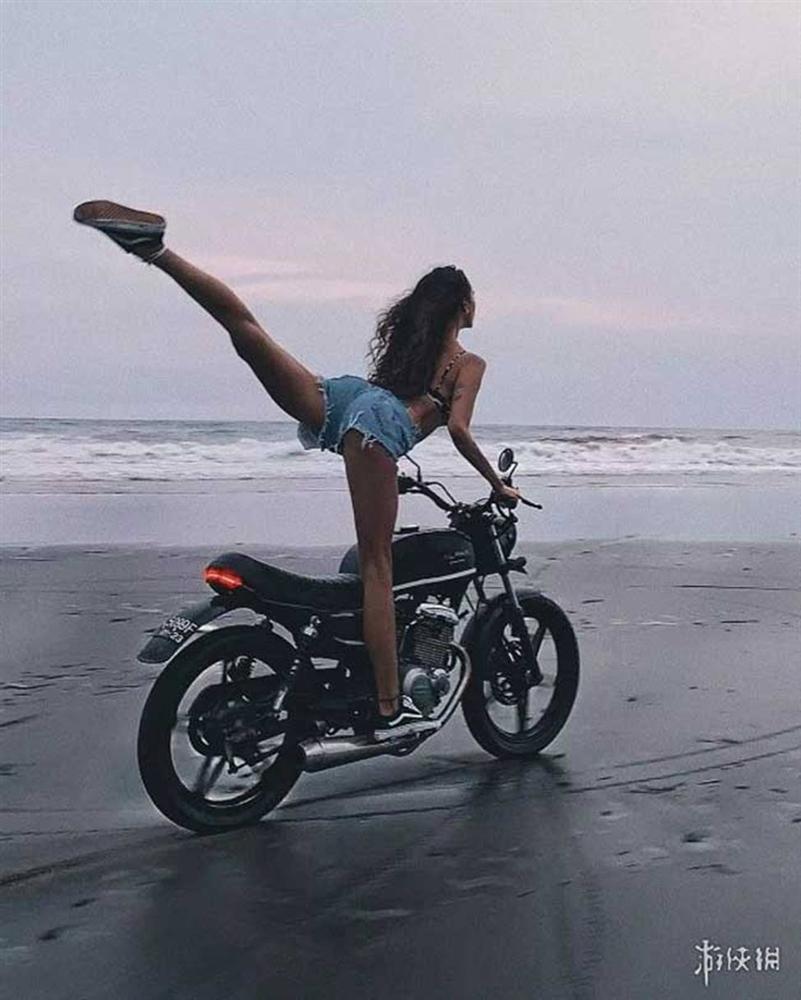 Người phụ nữ Nga có cặp giò dài gần nhất thế gian, lấy chân đóng cốp xe điệu nghệ-14