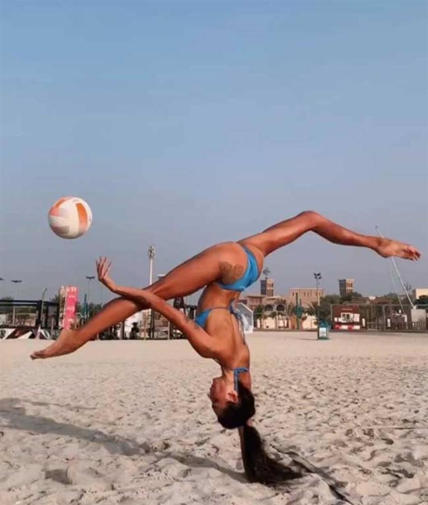 Người phụ nữ Nga có cặp giò dài gần nhất thế gian, lấy chân đóng cốp xe điệu nghệ-15