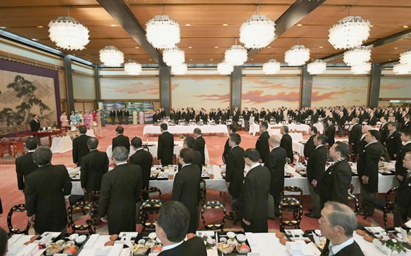 Hoàng hậu Masako tỏa sáng với phong cách khác lạ giữa tin vui hoàng gia Nhật có thêm một bé trai-3