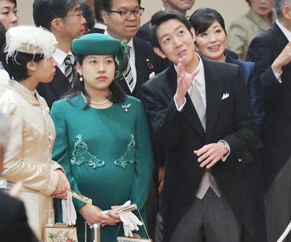 Hoàng hậu Masako tỏa sáng với phong cách khác lạ giữa tin vui hoàng gia Nhật có thêm một bé trai-5