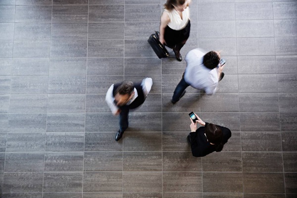 Âm thầm lắp camera ở nhà để tiện theo dõi con trai 11 tuổi, ông bố bất ngờ khi phát hiện cảnh tượng này-1