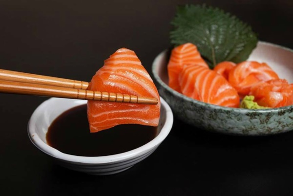 Ít ai biết, nhóm người sống thọ thường có 7 hành động trong bữa ăn-2