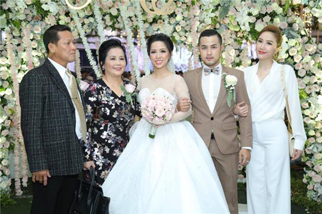 So sánh độ chịu chơi giữa đám cưới Bảo Thy và anh trai ruột-7