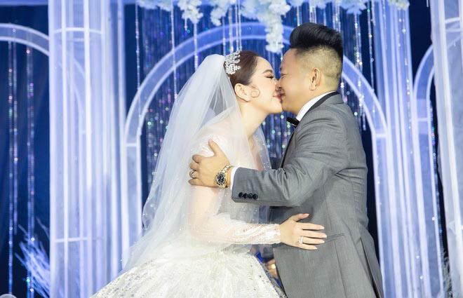 So sánh độ chịu chơi giữa đám cưới Bảo Thy và anh trai ruột-2