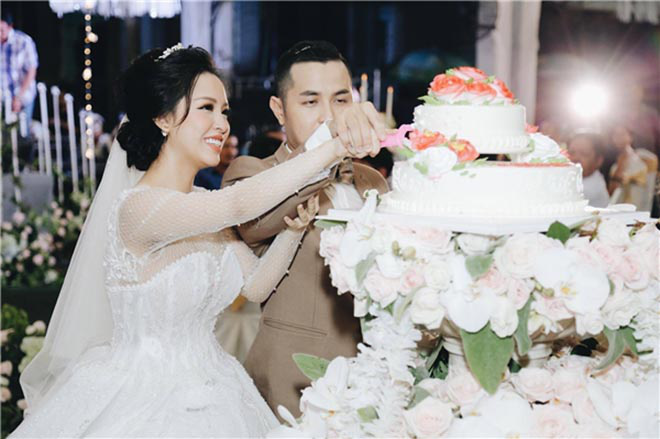 So sánh độ chịu chơi giữa đám cưới Bảo Thy và anh trai ruột-11