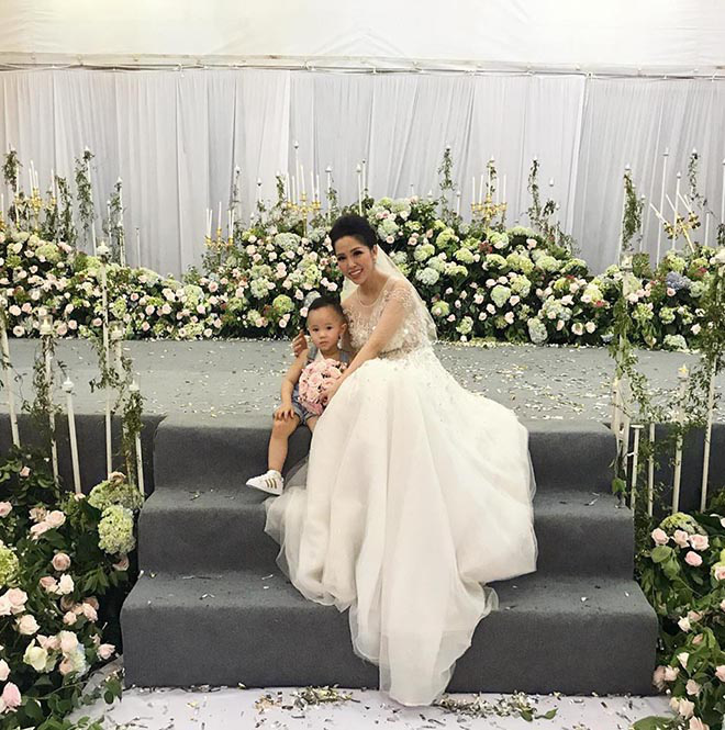 So sánh độ chịu chơi giữa đám cưới Bảo Thy và anh trai ruột-10