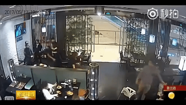 Nữ sinh viên đại học tấn công đứa bé 4 tuổi ầm ĩ, nghịch ngợm trong nhà hàng dẫn đến hỗn chiến” giữa gia đình hai bên-5