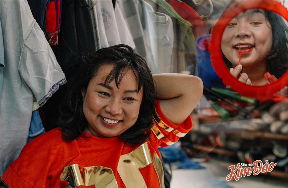 Diễn viên Kim Đào: Mẹ bị hành hạ, phải sinh con ở chuồng heo vì bà nội bảo không hợp tuổi-17