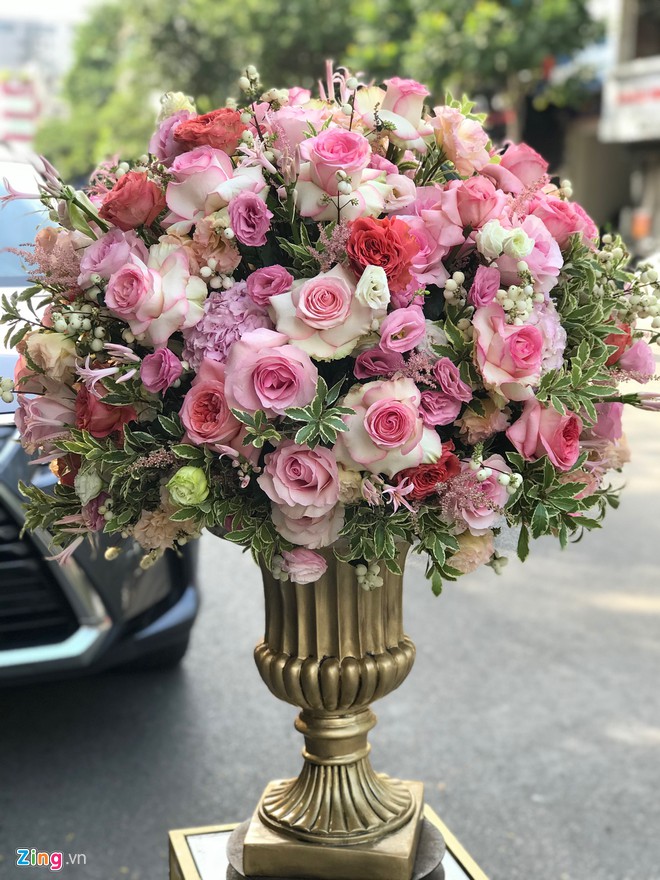 Mua hoa cả chục triệu đồng tặng thầy cô ngày 20/11-2
