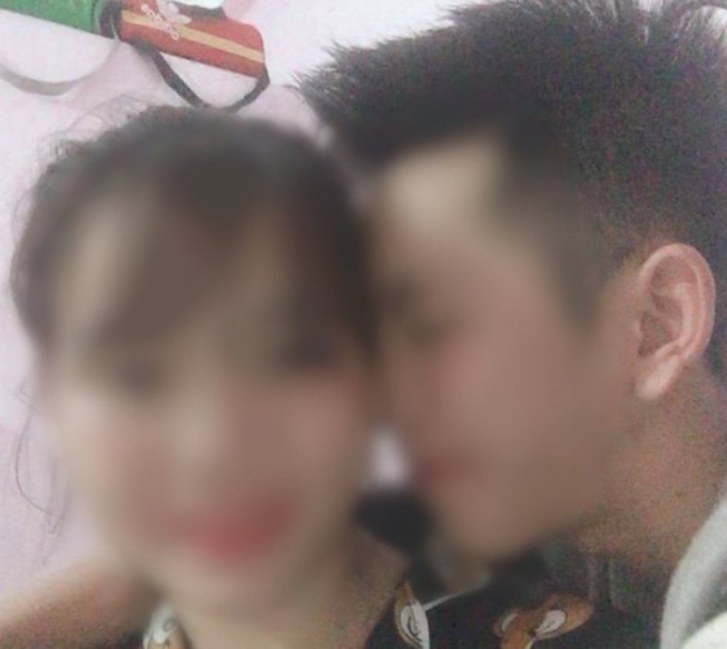 Vụ 3 bố con treo cổ tự tử ở Tuyên Quang: Lộ bức ảnh vợ với trai lạ âu yếm nhau trên facebook?-1