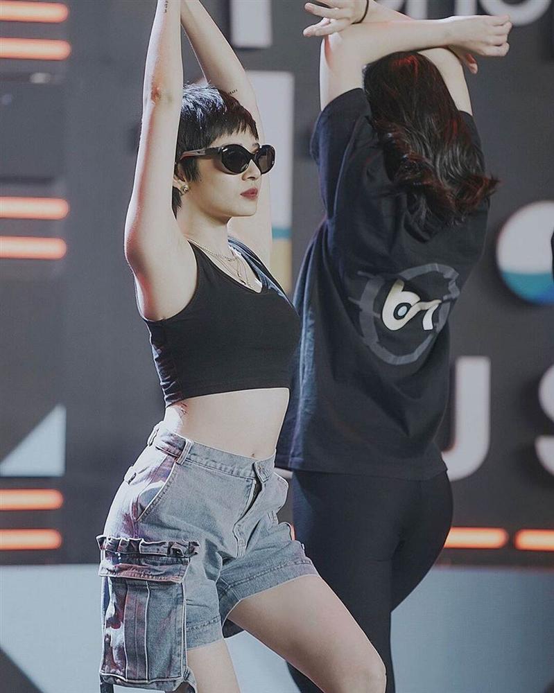 Bảo Anh cắt tóc tém, mặc gợi cảm sau chia tay Hồ Quang Hiếu-8