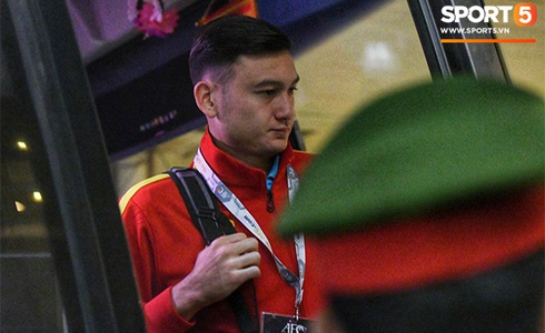 Văn Lâm cản phá 11 m, Việt Nam hòa Thái Lan ở vòng loại World Cup-36