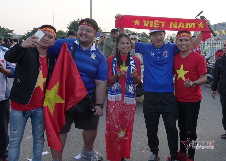 Văn Lâm cản phá 11 m, Việt Nam hòa Thái Lan ở vòng loại World Cup-28