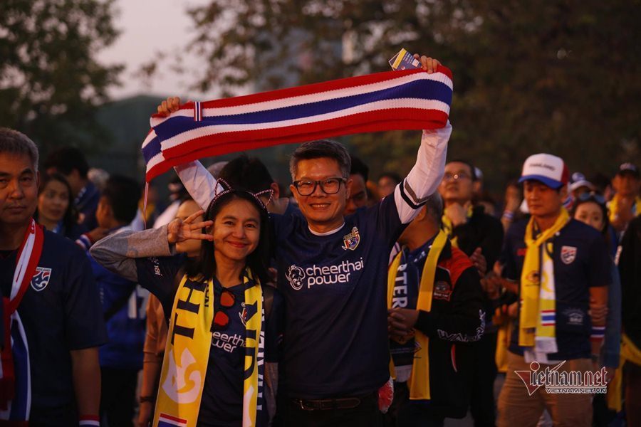Văn Lâm cản phá 11 m, Việt Nam hòa Thái Lan ở vòng loại World Cup-26