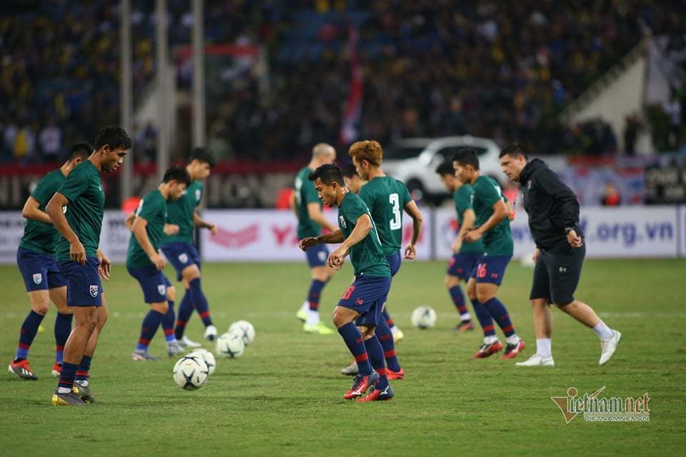 Văn Lâm cản phá 11 m, Việt Nam hòa Thái Lan ở vòng loại World Cup-17