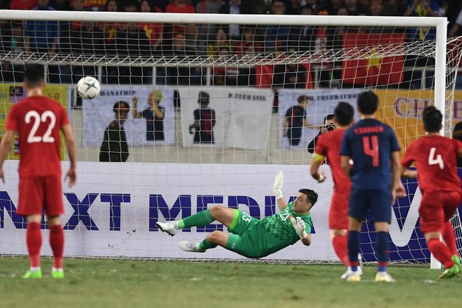 Văn Lâm cản phá 11 m, Việt Nam hòa Thái Lan ở vòng loại World Cup-7