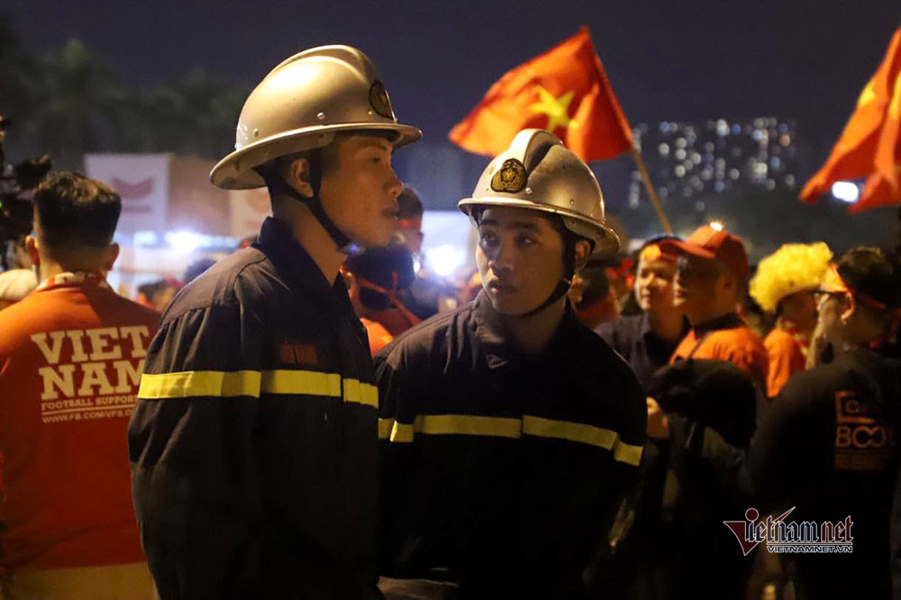 An ninh dày đặc quanh SVĐ Mỹ Đình trước trận Việt Nam vs Thái Lan-6