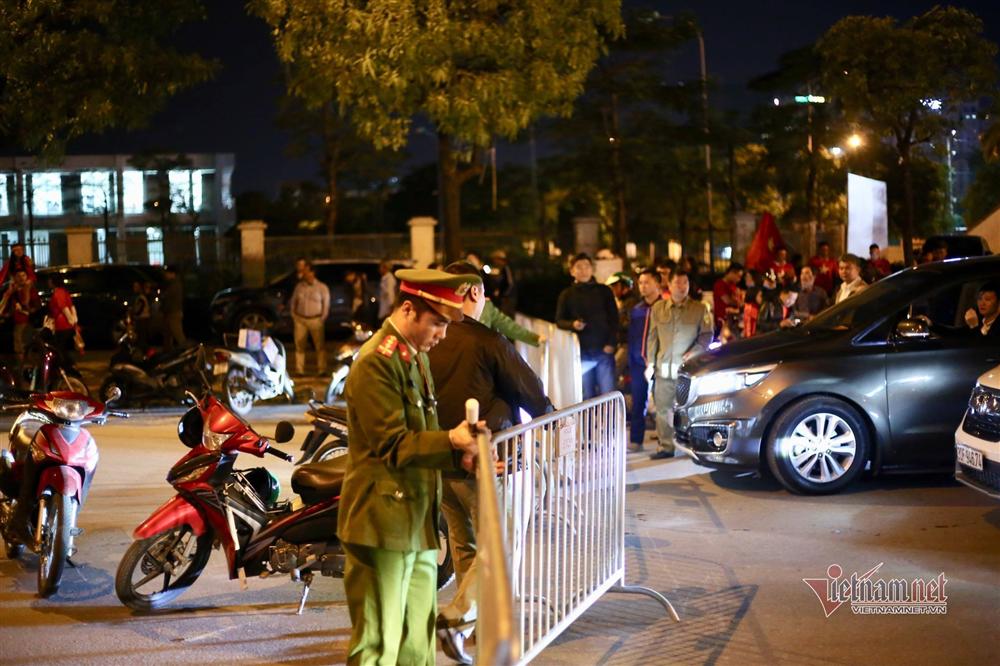 An ninh dày đặc quanh SVĐ Mỹ Đình trước trận Việt Nam vs Thái Lan-8