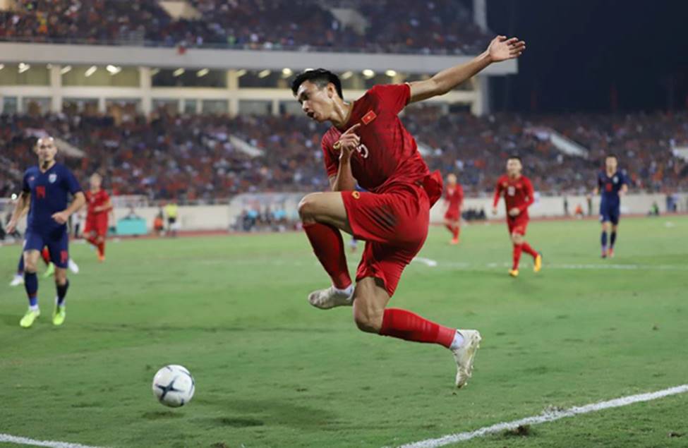 Hình ảnh thủ môn Đặng Văn Lâm bay người cản phá trận Việt Nam - Thái Lan-10