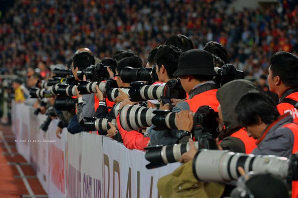 Hình ảnh thủ môn Đặng Văn Lâm bay người cản phá trận Việt Nam - Thái Lan-4