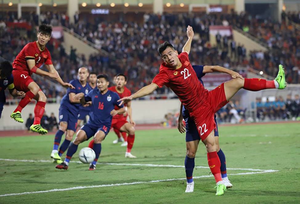 Hình ảnh thủ môn Đặng Văn Lâm bay người cản phá trận Việt Nam - Thái Lan-8