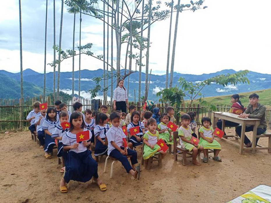 Cô giáo xuất hiện trong bức ảnh đẹp nhất mùa khai giảng 2019: Lần đầu thấy trường đã bật khóc-3