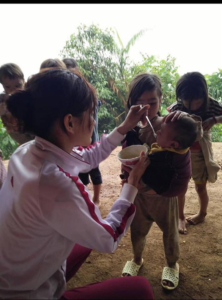 Cô giáo xuất hiện trong bức ảnh đẹp nhất mùa khai giảng 2019: Lần đầu thấy trường đã bật khóc-8