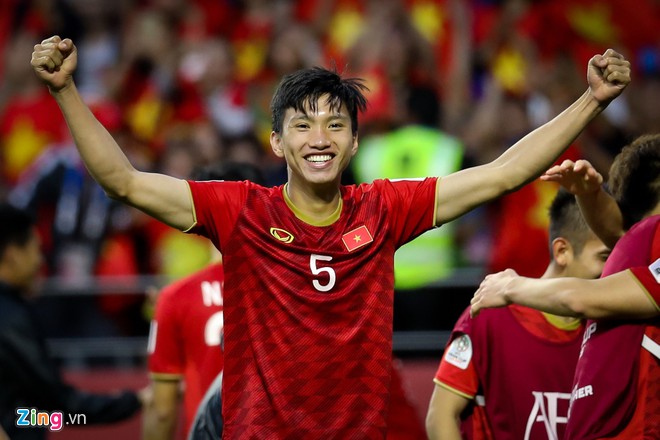 Fan Việt tràn vào Facebook Văn Lâm, Văn Hậu chúc mừng-8