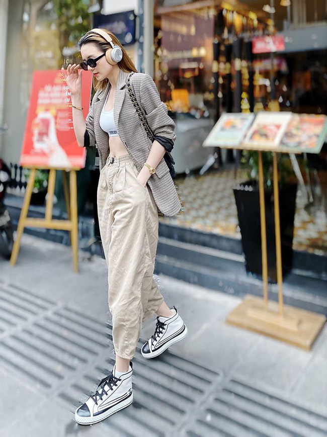 Street style sao Việt: Phạm Quỳnh Anh ăn vận như teen girl, HH Thu Thảo diện váy thùng thình cứ như đang bầu tập 2-12