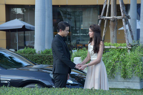 Chật vật đón con giờ tan tầm, gặp chồng đưa nhân tình thẳng tiến sân Mỹ Đình xem bóng đá, vợ lập tức tuýt còi bằng chiêu không tưởng-1