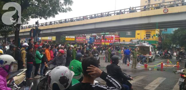 Nhân chứng vụ Mercedes kéo nhiều xe máy dưới gầm bốc cháy làm 1 người tử vong: Nữ tài xế mắc kẹt được cứu sống kịp thời-6