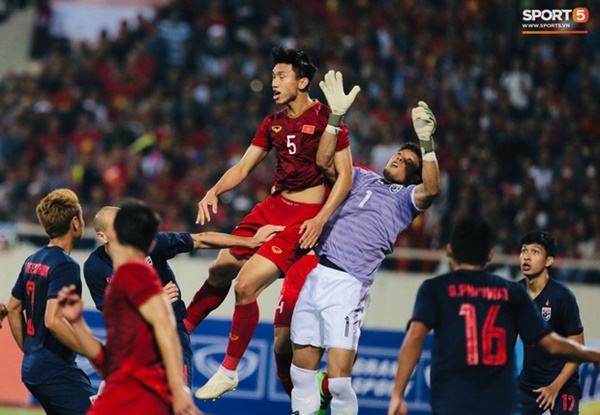 Cựu trọng tài nổi tiếng nước Anh, từng bắt 2 kỳ World Cup nói Việt Nam mất oan bàn thắng-1