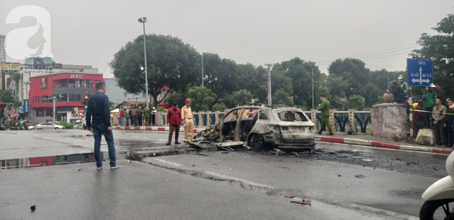 Vụ Mercedes kéo nhiều xe máy bốc cháy, khiến 1 nạn nhân tử vong: Chiếc xe ô tô chồng mới mua vài ngày giao cho vợ sử dụng-2