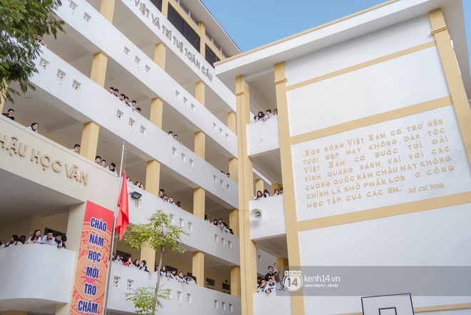 Hàng trăm học sinh bí mật tập văn nghệ gần tháng trời dành tặng món quà bất ngờ cho thầy cô ngày 20/11-7