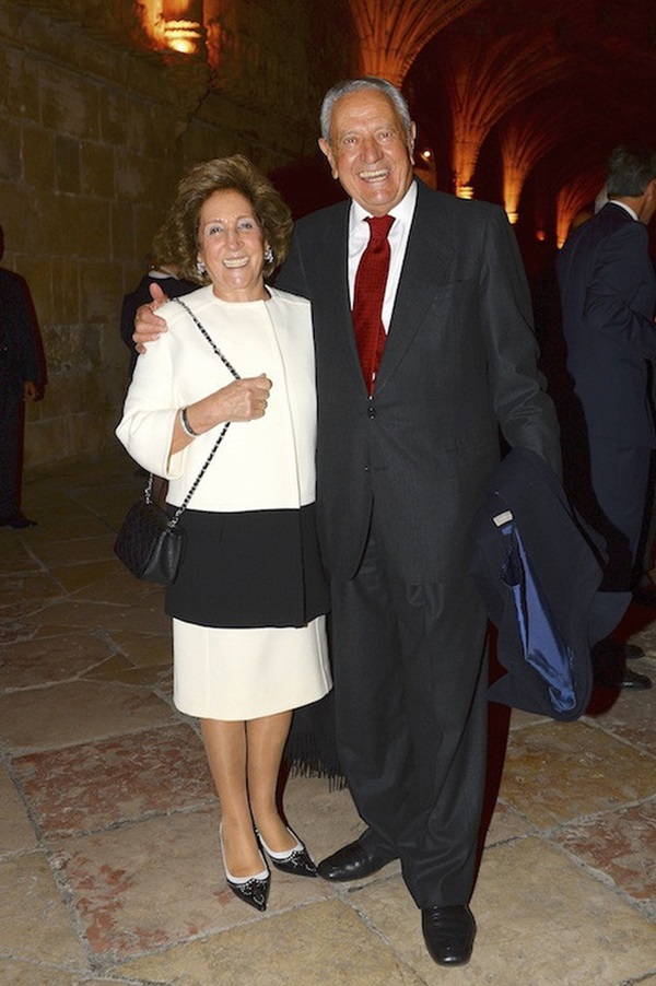 Nữ tỷ phú duy nhất ở Bồ Đào Nha và cuộc hôn nhân đặc biệt: 34 tuổi mới lập gia đình, chồng giàu nhất nước nhưng về nhà lại sợ vợ một cách kì lạ-1