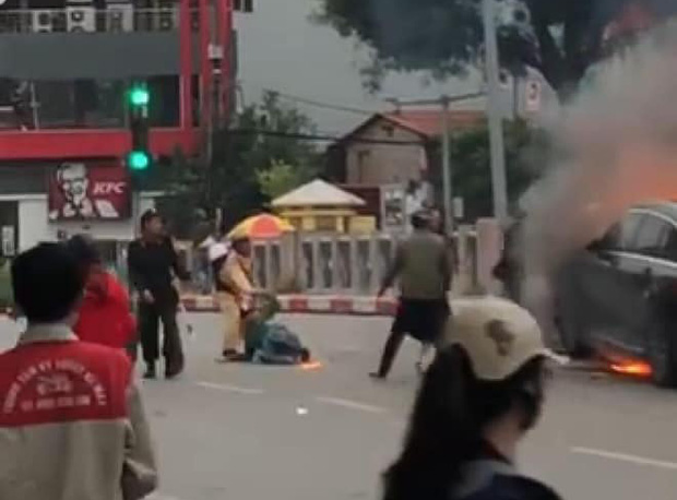 Gặp chiến sỹ CSGT cứu người mắc kẹt thoát khỏi đám cháy vụ xe ô tô Mercedes: Lúc ấy tôi chỉ nghĩ đến trách nhiệm chứ không nghĩ gì cả-1