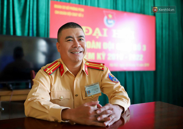 Gặp chiến sỹ CSGT cứu người mắc kẹt thoát khỏi đám cháy vụ xe ô tô Mercedes: Lúc ấy tôi chỉ nghĩ đến trách nhiệm chứ không nghĩ gì cả-2