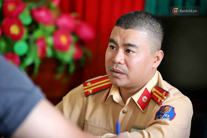 Gặp chiến sỹ CSGT cứu người mắc kẹt thoát khỏi đám cháy vụ xe ô tô Mercedes: Lúc ấy tôi chỉ nghĩ đến trách nhiệm chứ không nghĩ gì cả-3