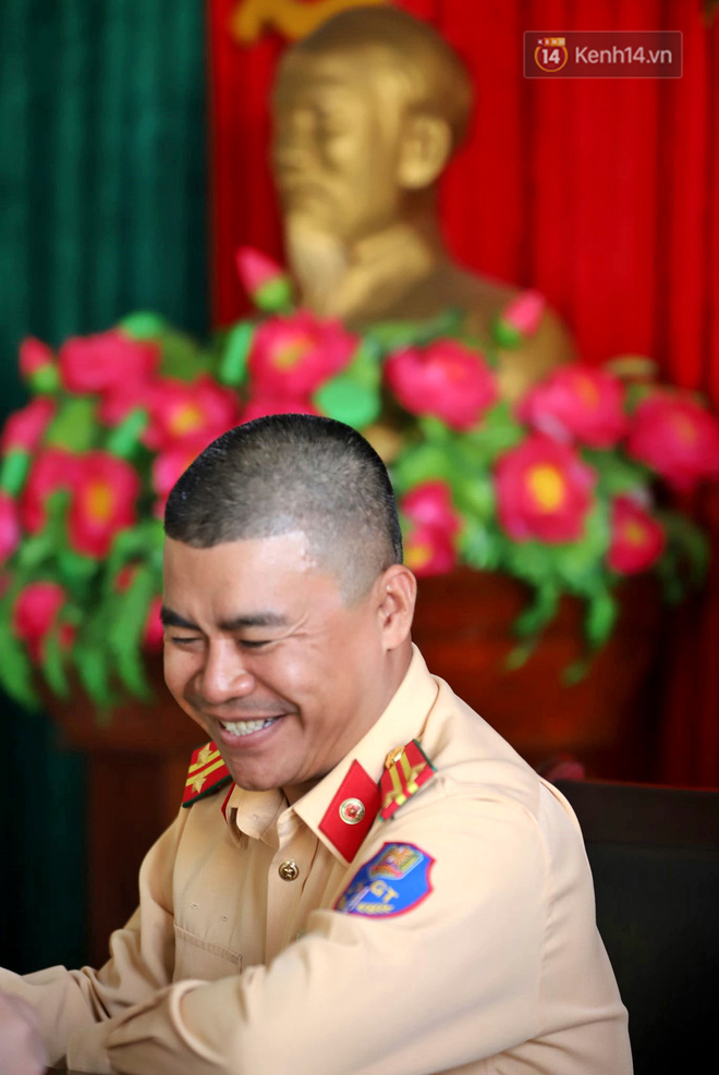 Gặp chiến sỹ CSGT cứu người mắc kẹt thoát khỏi đám cháy vụ xe ô tô Mercedes: Lúc ấy tôi chỉ nghĩ đến trách nhiệm chứ không nghĩ gì cả-4